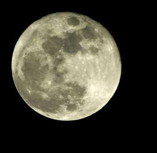Ancient lunar dynamo may explain magnetized moon rocks
