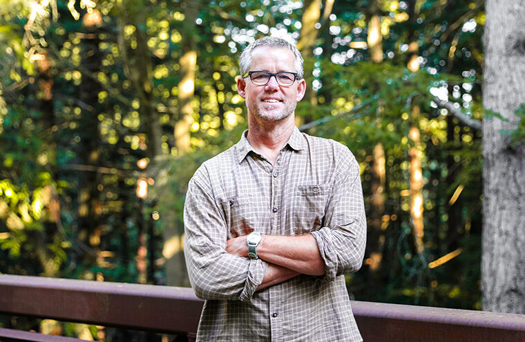 Environmental toxicologist Don Smith receives Outstanding Faculty Award