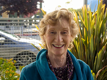 Alumna Susan Nerton honored for contributions to Crown College