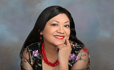 Alumna and award-winning author empowers the next generation