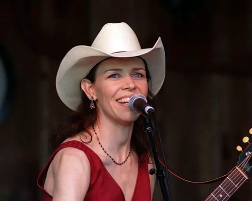 UC Santa Cruz alumna Gillian Welch wins Grammy for Best Folk Album