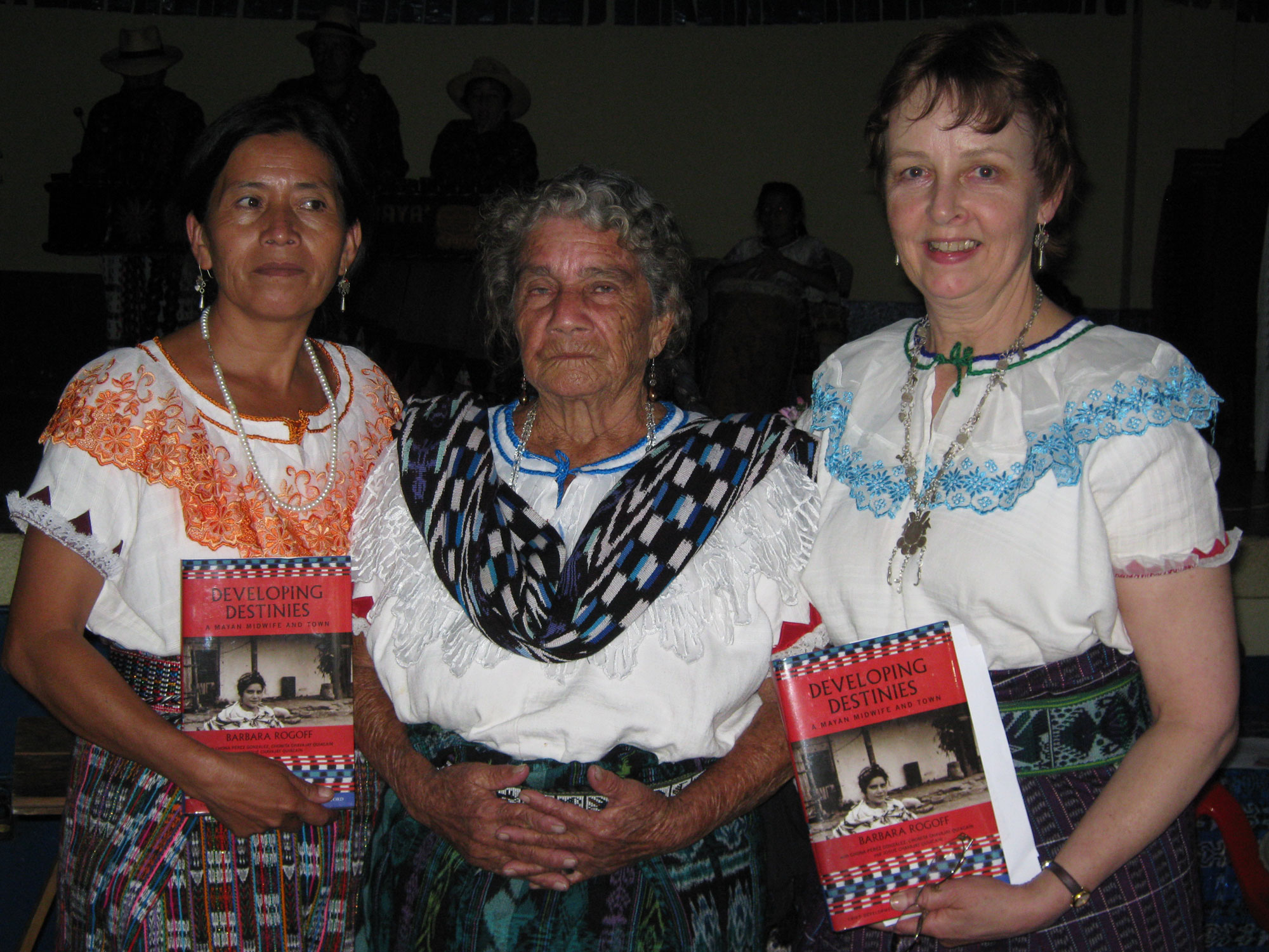 Doña Chona Pérez (center) and colleague Marta Navichoc Cotuc (left)