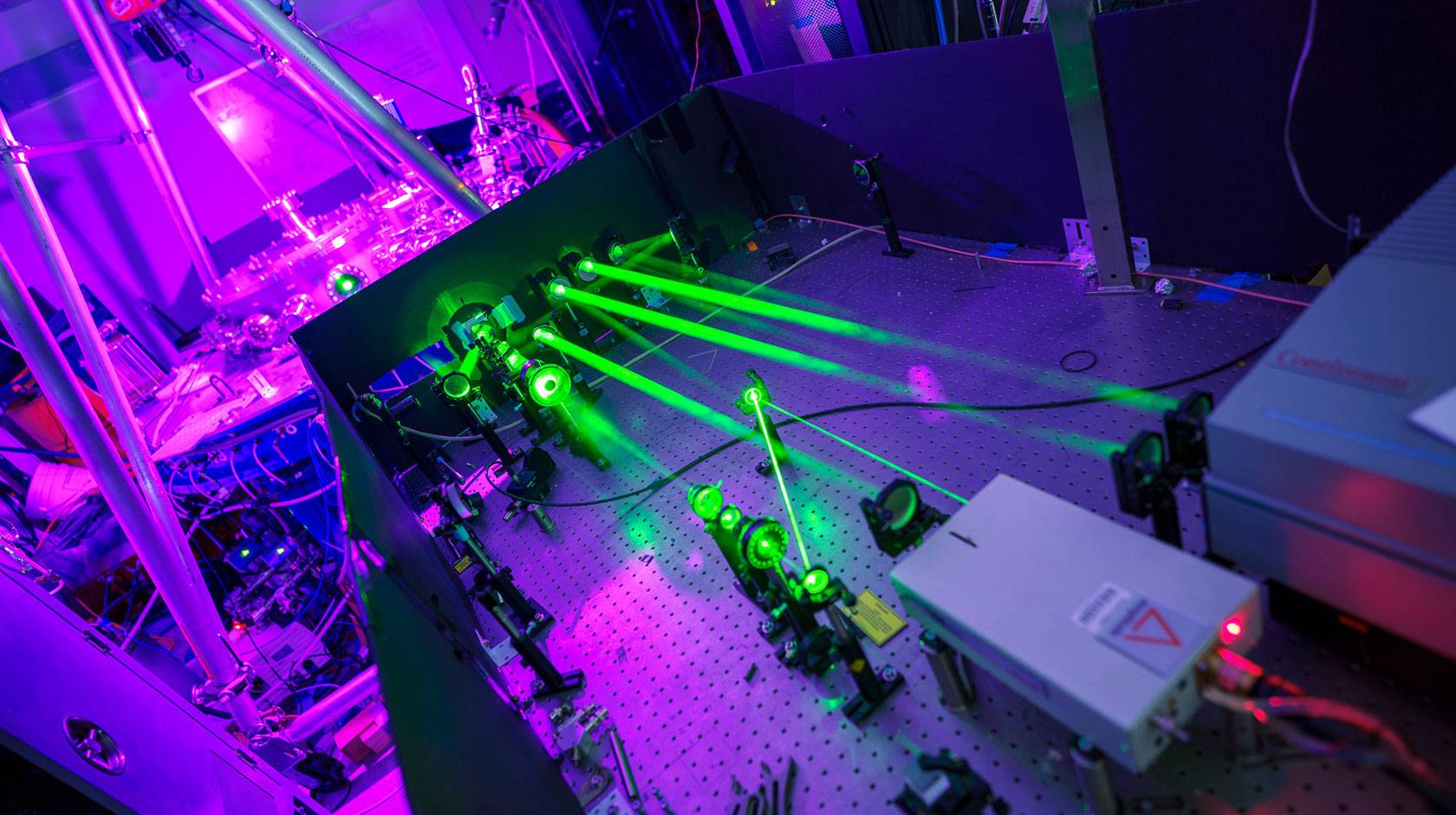 Tabletop lab experiment using bright green beams of light