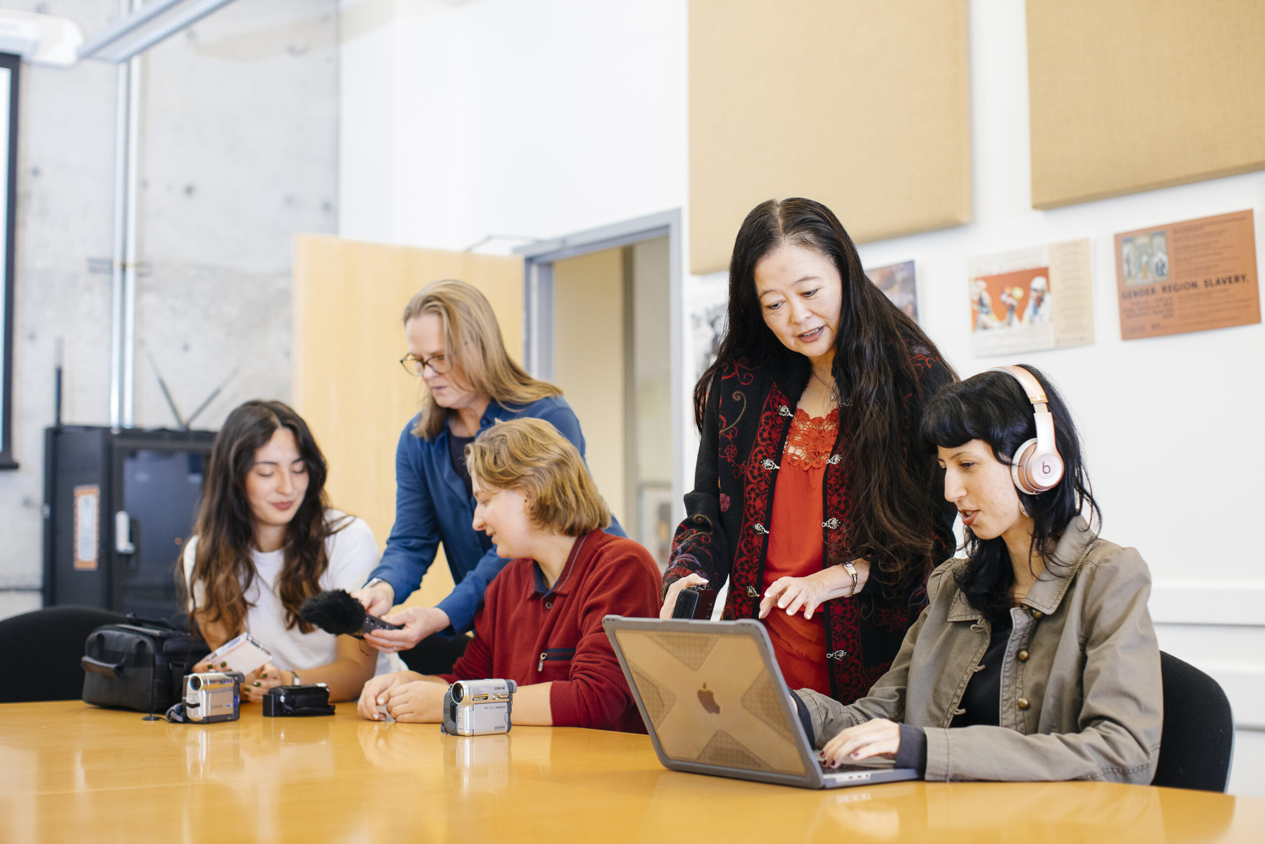 Professors Jasmine Alinder and Alice Yang (standing) work with Humanities Explore students Skyla Tomine, Monnika Mattson and Julieta Castro (seated left to right) on a joint project about Japanese American Redress.