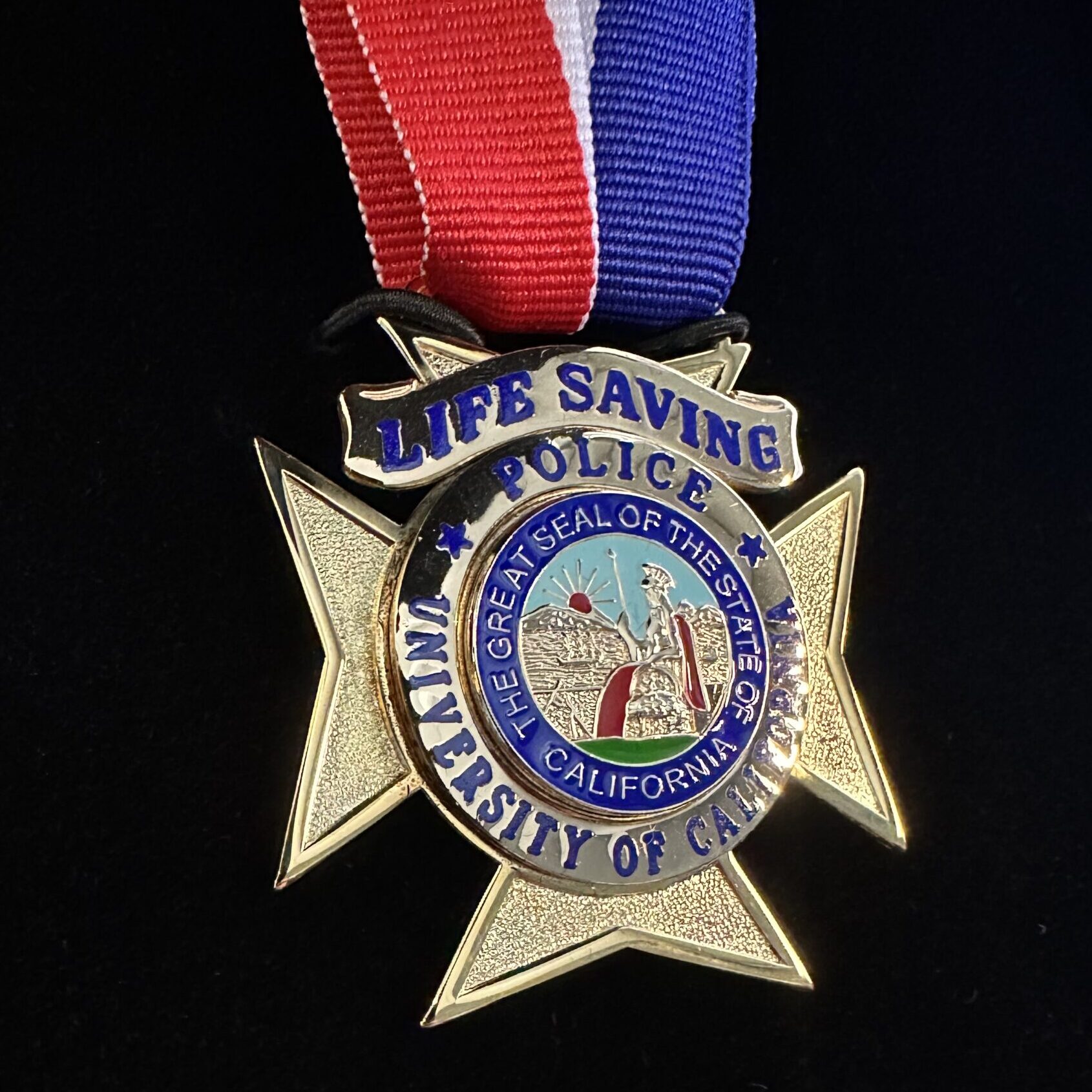 A medal with the state seal in the middle