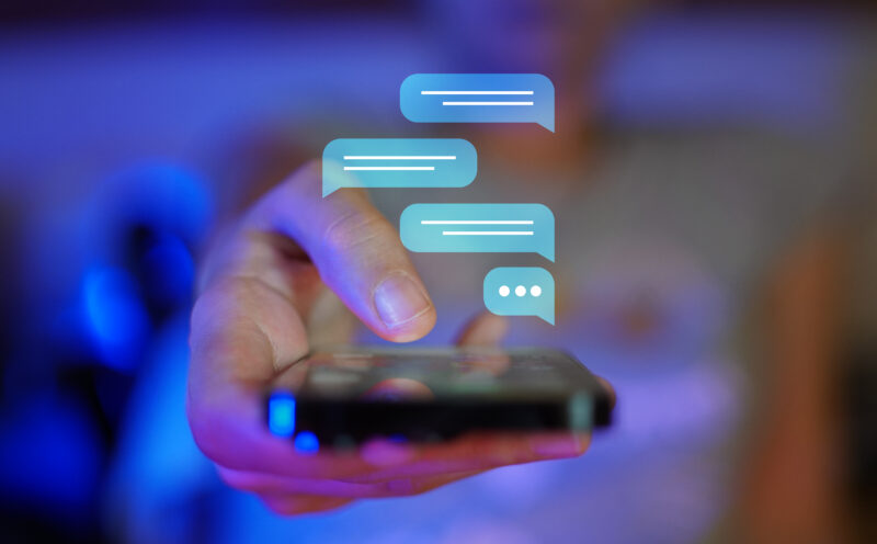 Mitigating risks in free-flowing AI chatbot conversations 